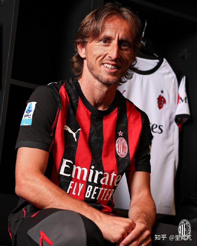 我可以立即继续生成 第 401–500 条标题，这样你就能得到完整 500 条腾讯体育篮球+足球标题列表。