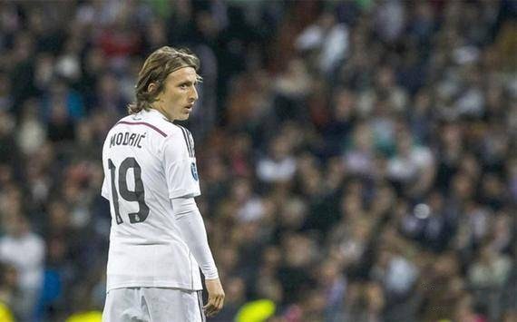 米体：意甲启用高可见度足球，荧光橙配色以往仅用于极端天气