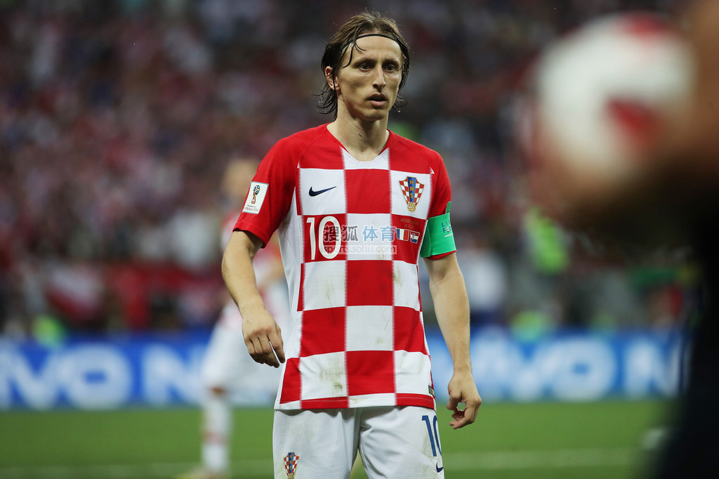 利兹联3-1切尔西，蓝军完败，暴露战术短板，惧怕强队。